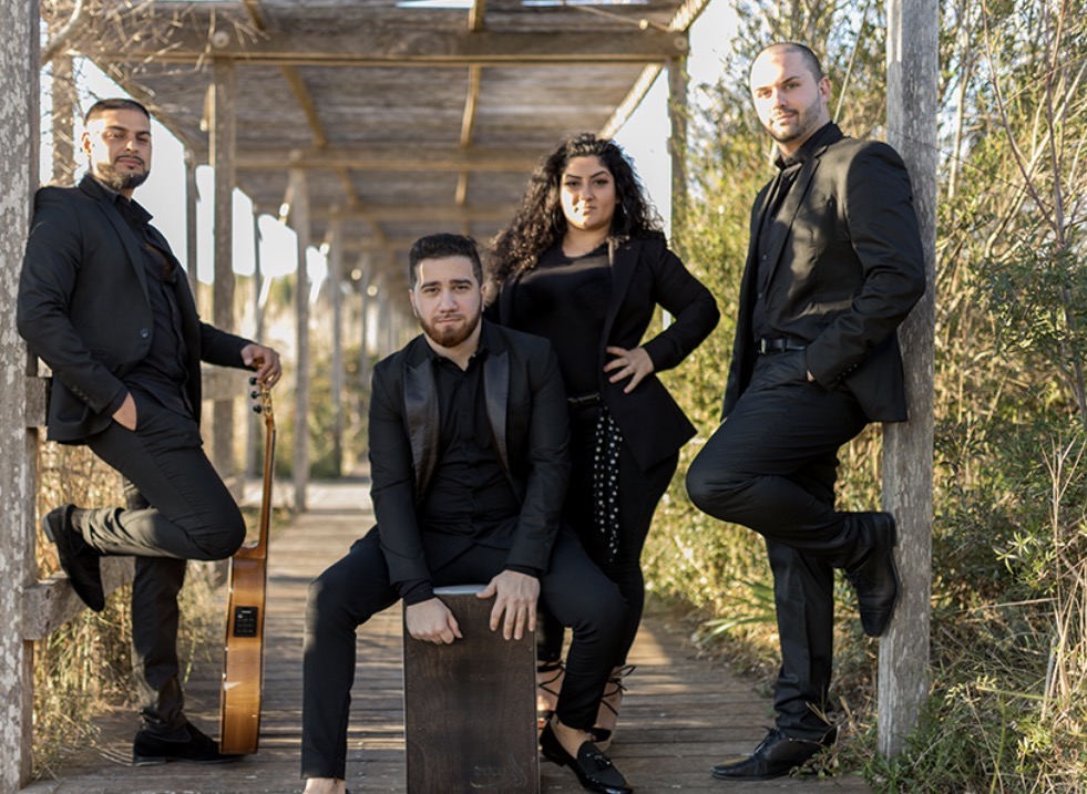 Formación de JARITÉ con guitarra y cajón